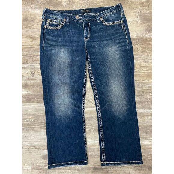 Silver Tuesday Mid Rise Capri Jeans Embroidered Pockets Women’s Sz 16 - Picture 2 of 8